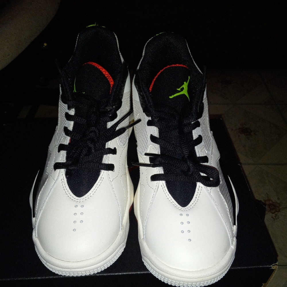 Sneakers - Picture 2 of 4